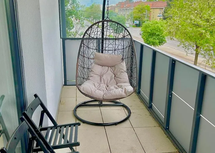 Modern Danube With Balcony & Free Parking דירה וינה