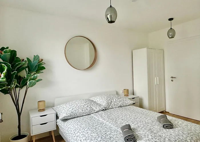 Modern Danube With Balcony & Free Parking *