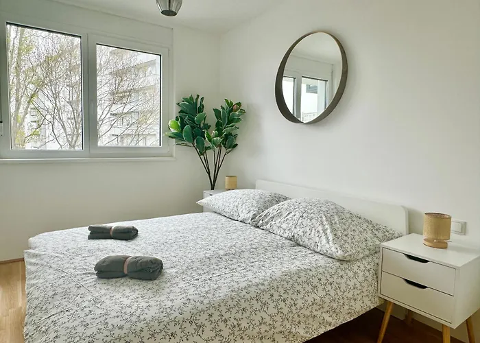 Modern Danube With Balcony & Free Parking *