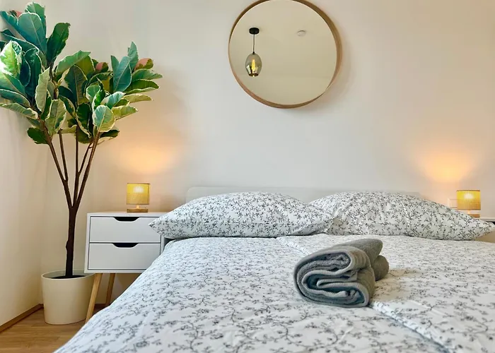 Modern Danube With Balcony & Free Parking וינה