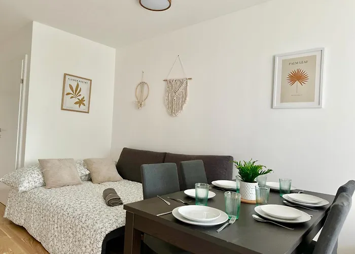 Modern Danube With Balcony & Free Parking