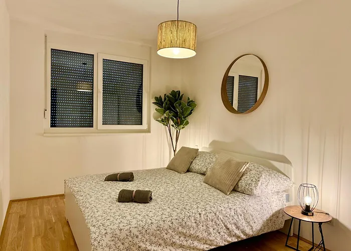 Διαμέρισμα Modern Danube With Balcony & Free Parking *