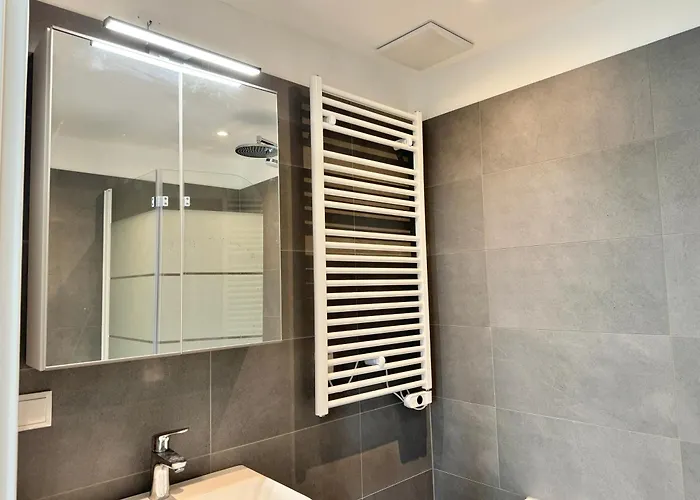 Modern Danube With Balcony & Free Parking דירה