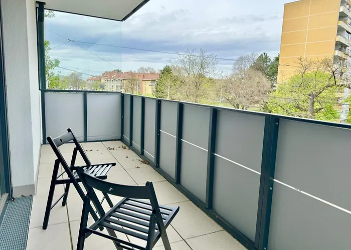 דירה Modern Danube With Balcony & Free Parking
