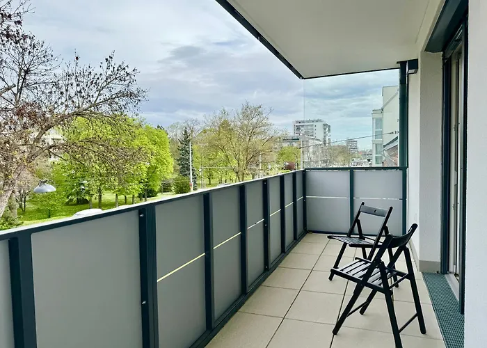 Modern Danube With Balcony & Free Parking * וינה