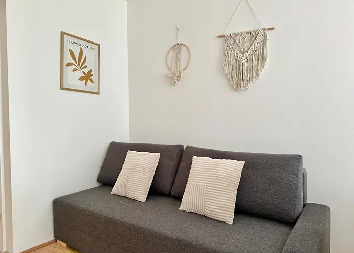 Modern Danube With Balcony & Free Parking *