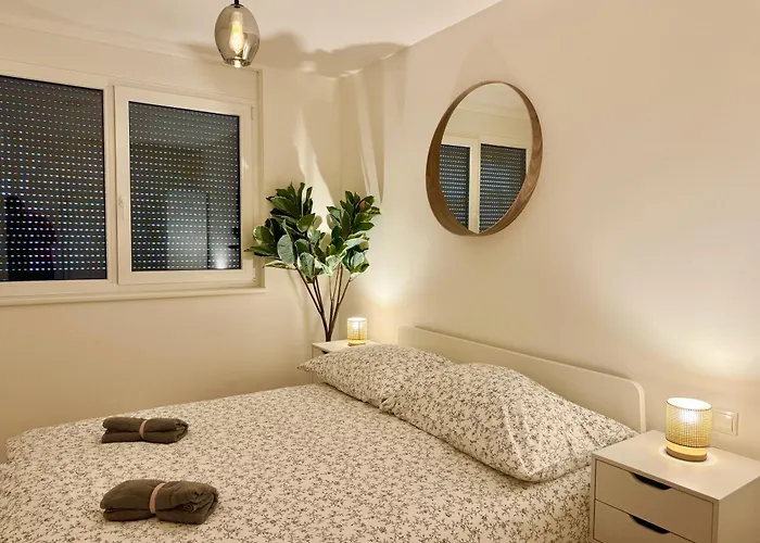 דירה Modern Danube With Balcony & Free Parking