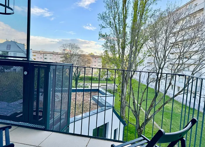 Modern Danube With Balcony & Free Parking
