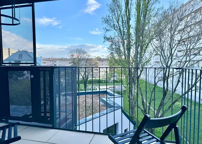 דירה Modern Danube With Balcony & Free Parking *